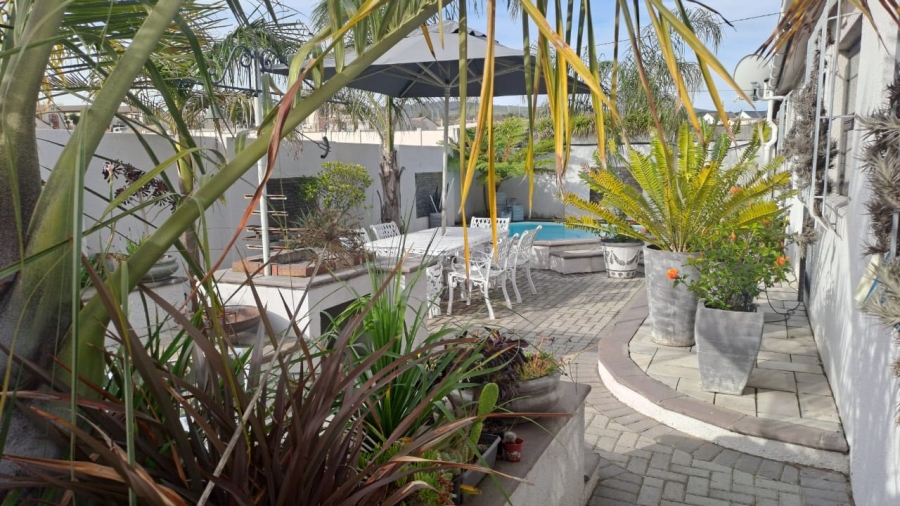 3 Bedroom Property for Sale in Loucharmante Western Cape